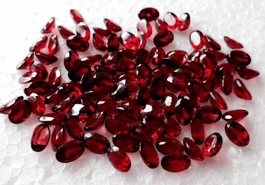 Roter Edelstein,Granat,Rubin